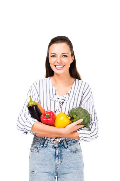 Lächelnde Frau mit frischem Gemüse - Foto, Bild