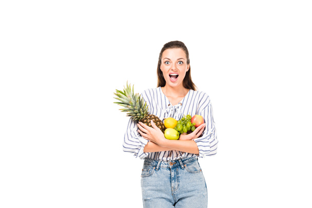 vrouw met diverse vruchten - Foto, afbeelding