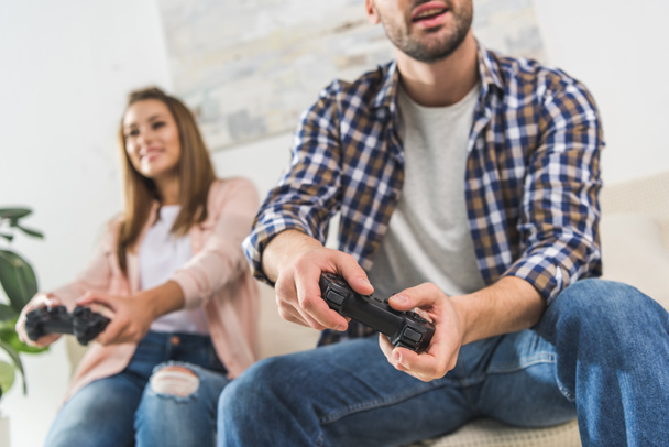 couple playing videogame with gamepads - Foto, Imagem
