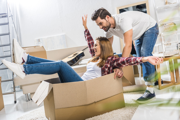 Young couple playing with moving boxes - Photo, Image
