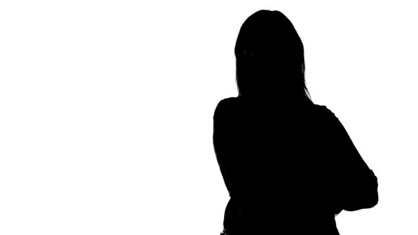 Sziluettjét hallgató nő keresztbe - Felvétel, videó
