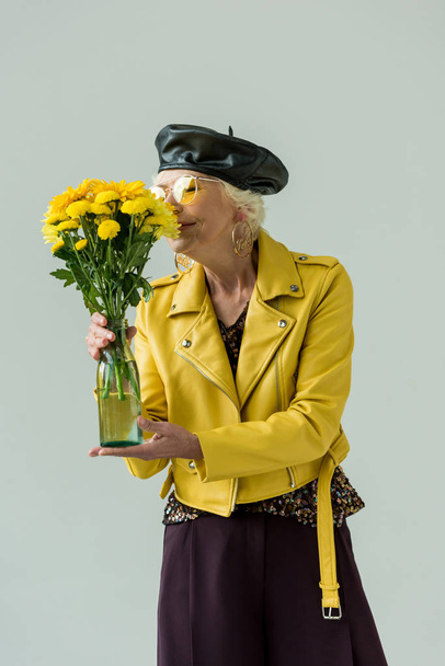 stylish senior woman with flowers - Fotoğraf, Görsel