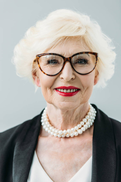 senior lady with pearl necklace - Fotografie, Obrázek