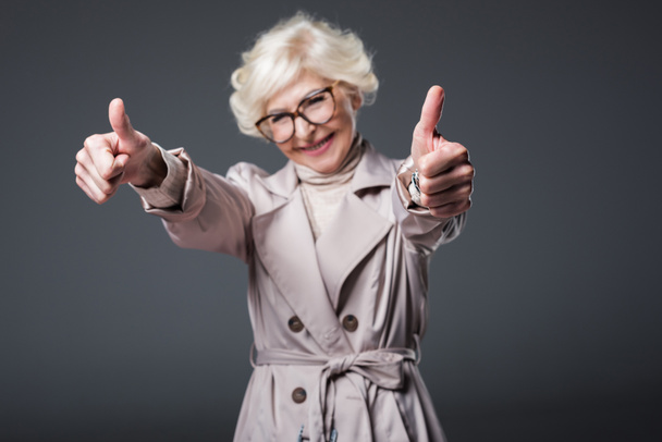 senior woman with thumbs up - Фото, изображение