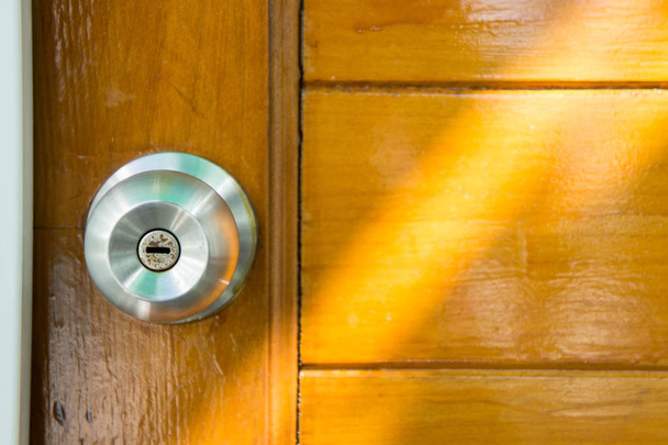 puerta perilla madera backgrond, puerta de madera básica
 - Foto, Imagen