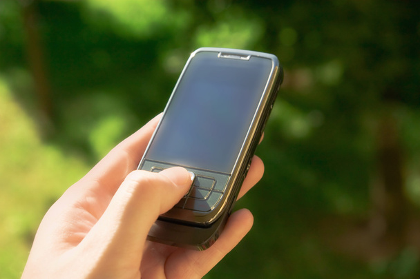 мобильный телефон в руке - Фото, изображение