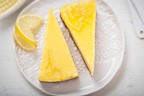 tranches de gâteau au fromage ricotta au citron sicilien
  - Photo, image