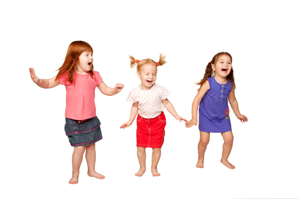 Petits enfants heureux dansant et sautant
 - Photo, image