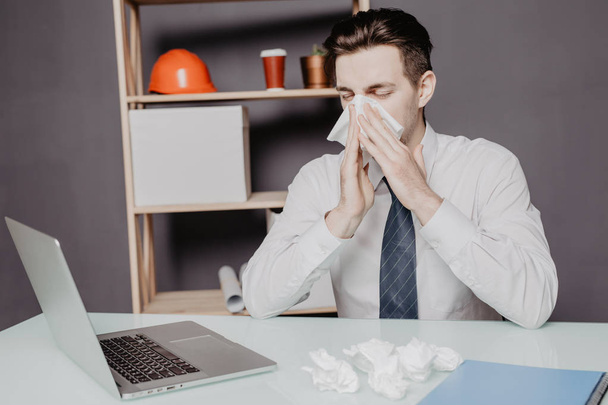 businessman having cold in the head and sitting at workplace office - Foto, Imagem
