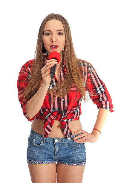Woman singing karaoke with microphone - Foto, afbeelding