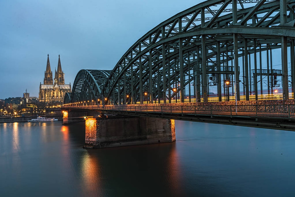Puente sobre el Rin
 - Foto, imagen