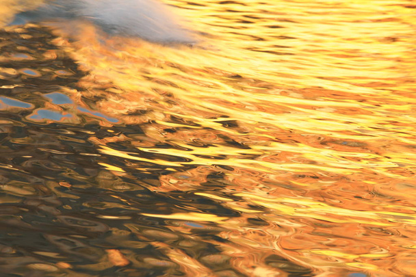 Vagues d'eau dans la mer - Photo, image