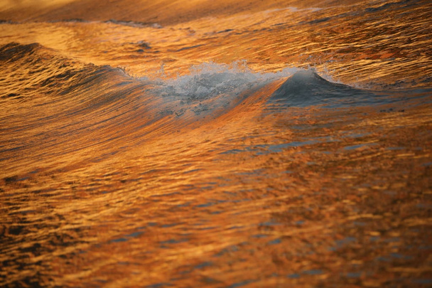 Ondas de agua en el mar - Foto, Imagen