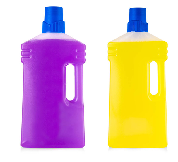 Värilliset muovipullot, joissa kahva ja nestemäinen pyykinpesuaine
 - Valokuva, kuva