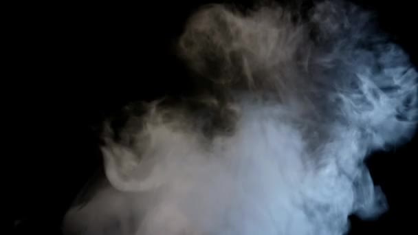 Ομίχλη καπνού ατμού απομονώνονται σε μαύρο φόντο - Πλάνα, βίντεο