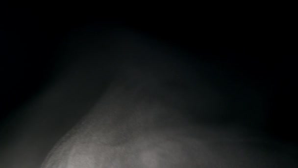Bílý kouř izolovaný na černém pozadí - Záběry, video