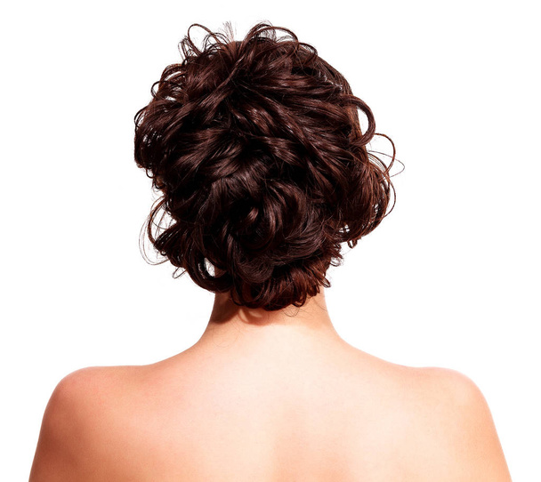 Nahaufnahme einer Frau mit Frisur, isoliert auf weißem Hintergrund - Foto, Bild