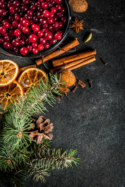 Ingredientes para hornear y bebidas de Navidad
 - Foto, Imagen