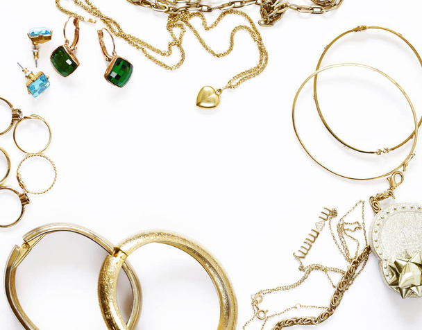joyas de oro - colgantes, pulseras, anillos y cadenas
 - Foto, Imagen