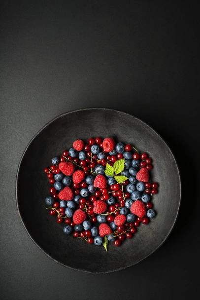Berries in bowl - 写真・画像