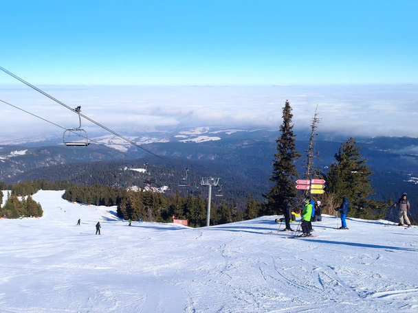 χειμώνα στα βουνά, πίστες αλπικού σκι θέρετρο Μπόροβετς, Βουλγαρία - Φωτογραφία, εικόνα