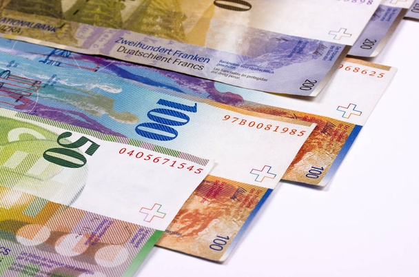 Schweizer Franken-Geld isoliert auf weißem Hintergrund. - Foto, Bild