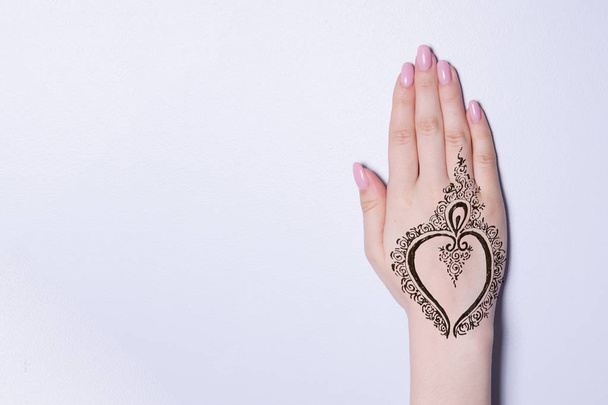 ręka z mandala wzór czarny tatuaż henna mehendi - Zdjęcie, obraz