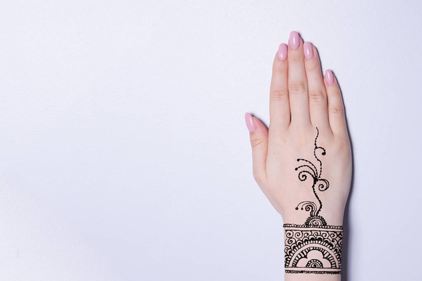 рука з мандали візерунком татуювання чорна хна мехенді
 - Фото, зображення