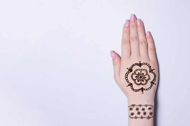 ręka z mandala wzór czarny tatuaż henna mehendi - Zdjęcie, obraz
