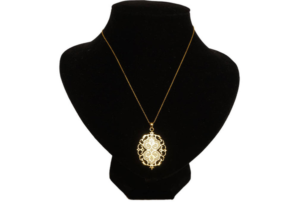 όμορφο αντίκες, ανατολίτικα Τουρκικά χρυσά κοσμήματα γυναικεία αλυσίδα με κρεμαστό χειροποίητο λευκό φόντο - Φωτογραφία, εικόνα