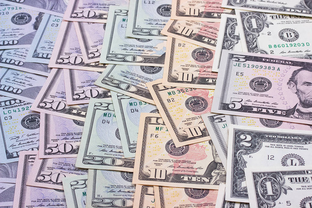 abstraktes Geld Hintergrund uns Dollar verschiedener Stückelungen. - Foto, Bild