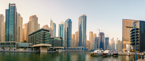 Dubai Marina con grattacieli - Foto, immagini