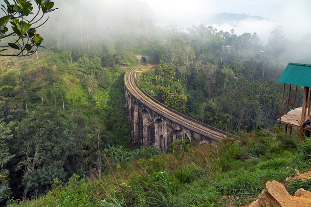 Kolejowa 9 Most łukowy w górach Ella, Sri Lanki - Zdjęcie, obraz