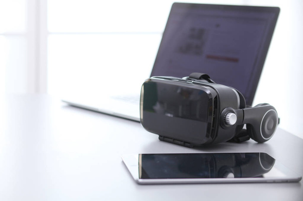 Virtual reality goggles on desk with laptop. business. 3d technology - Valokuva, kuva