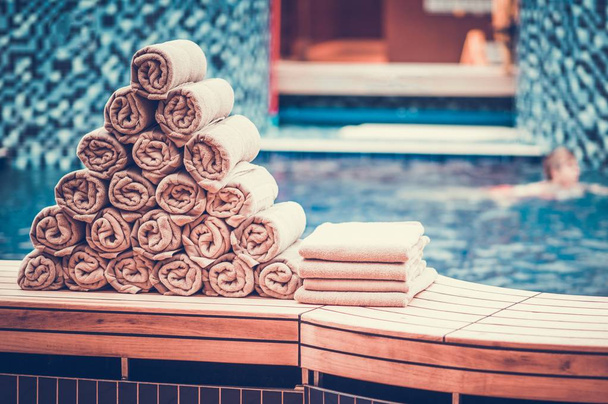 Kryty basen ręczniki - Zdjęcie, obraz