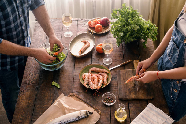 couple cooking together shrimp dinner - Фото, зображення