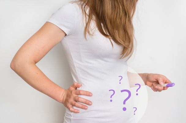 Kobieta z wyobraźni ciąży brzuch - pojęcie niepłodności - Zdjęcie, obraz