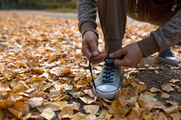 Man tying shoe laces before running outdoors. - Foto, Imagen