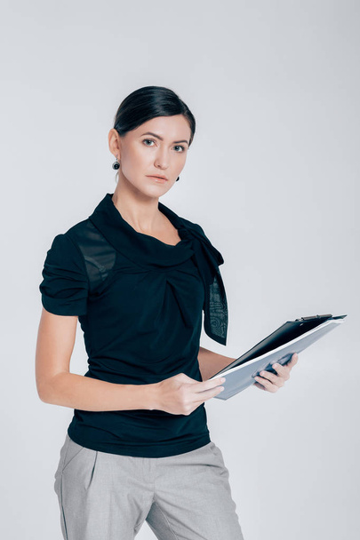 attractive business woman on gray background - Φωτογραφία, εικόνα