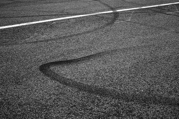 Skidding road markings - Photo, Image