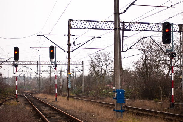 Chemin de fer et feux rouges pour train
 - Photo, image