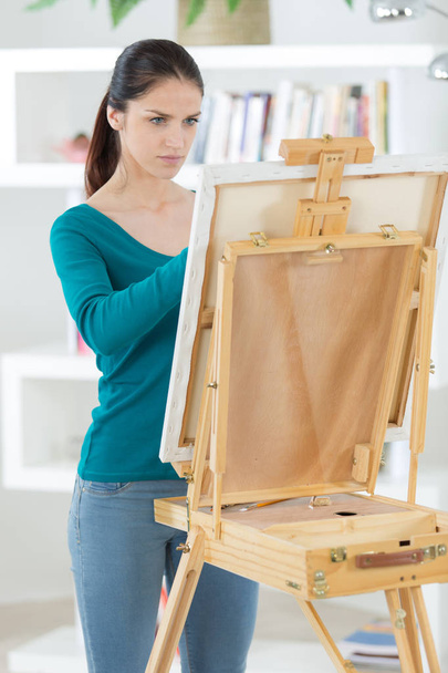 female artist drawingpainting a picture at home - Φωτογραφία, εικόνα