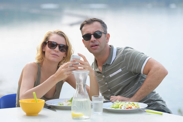 couple drinking iced tea at breakfast outside - Zdjęcie, obraz