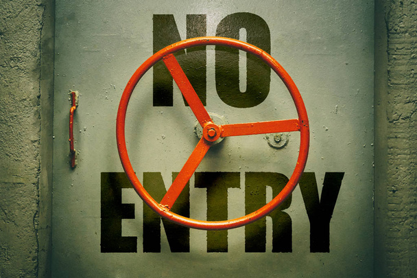 No enrty warning on closed metal door
 - Фото, изображение