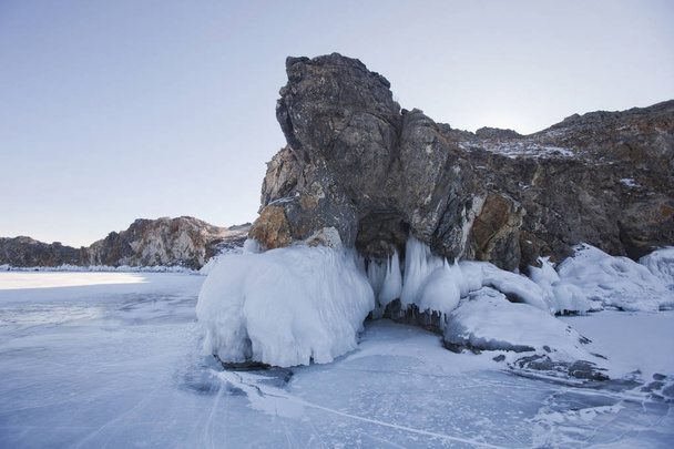 Het Baikalmeer, Oltrek eiland. Winterlandschap - Foto, afbeelding