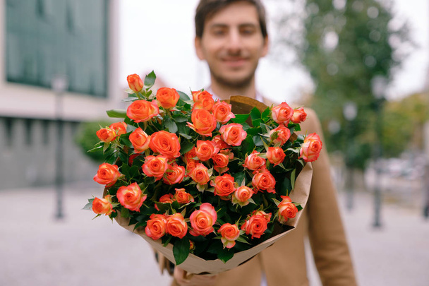Flower delivery concept. Focus on bouquet of flowers - Foto, Imagen
