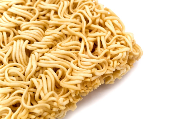 Στιγμιαία noodles σε λευκό φόντο, στιγμιαία noodles απομονώσει - Φωτογραφία, εικόνα