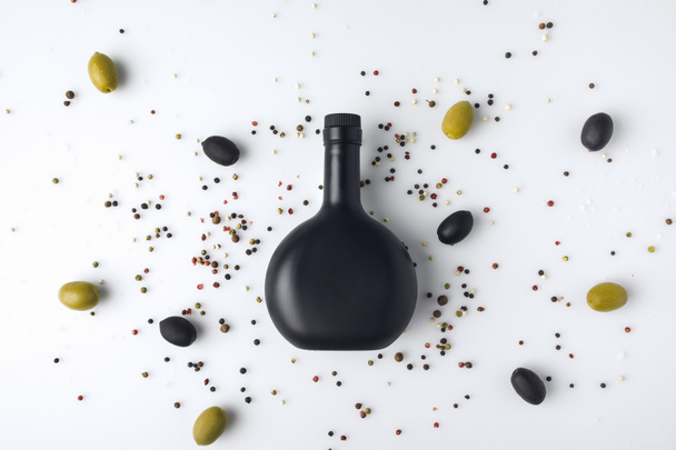чорна тонована скляна пляшка
 - Фото, зображення