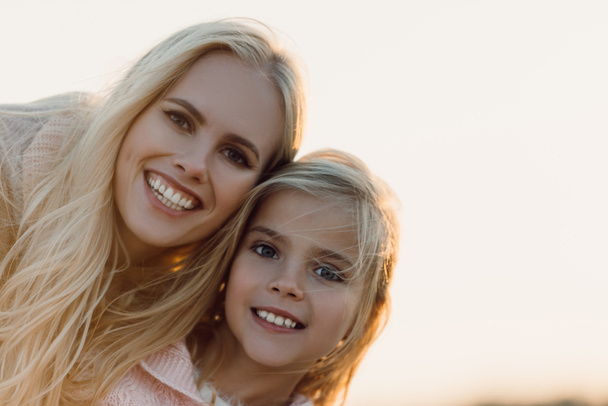 blonde mom and daughter - Foto, Imagen