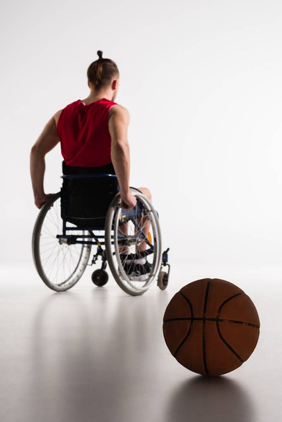 μπασκετμπολίστας σε αναπηρική καρέκλα - Φωτογραφία, εικόνα